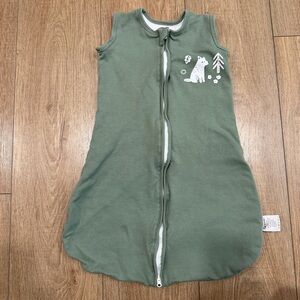 Yoofoss Green Sleeveless Kids sleep sack with full zip . Size 0-6 months